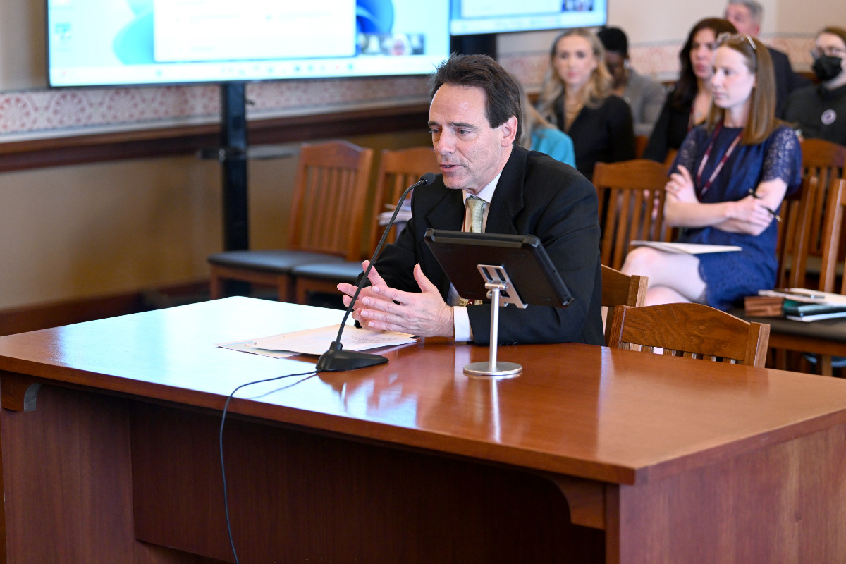 (Photo) Senator Stadelman in a Senate committee